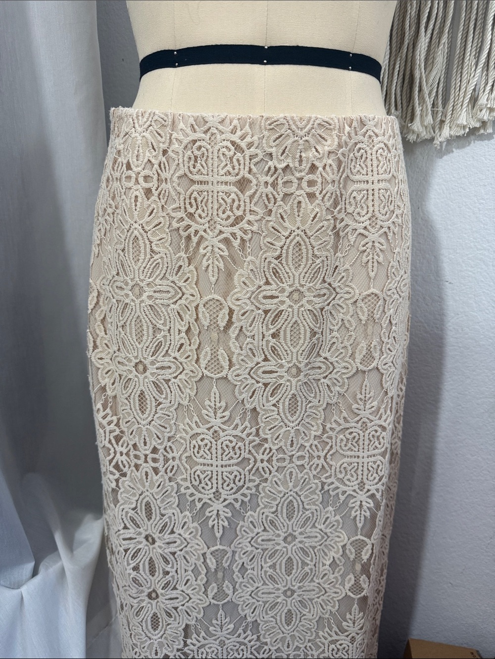 NWT Parker Lace Midi Pencil Skirt Nude Beige Size 8